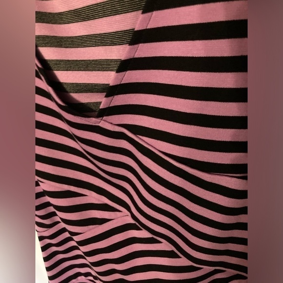 4/$25 Candie’s pink with black stripes shirt sleeve tee in size Large - Picture 3 of 4